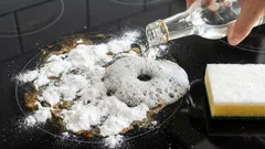 O fogão fica livre da gordura incrustada: basta água e dois ingredientes baratos