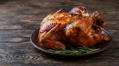 O que usar para temperar o frango para que a carne fique suculenta e macia: os três melhores marinados para assar no forno